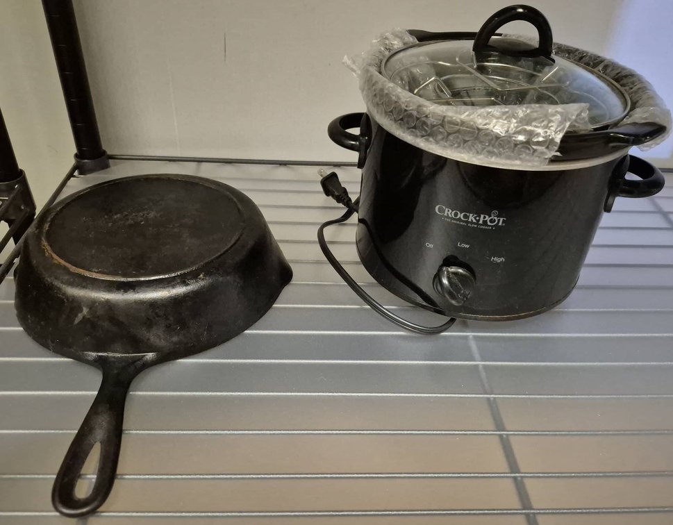 Crock-Pot Slow Cooker & Cast Iron Skillet