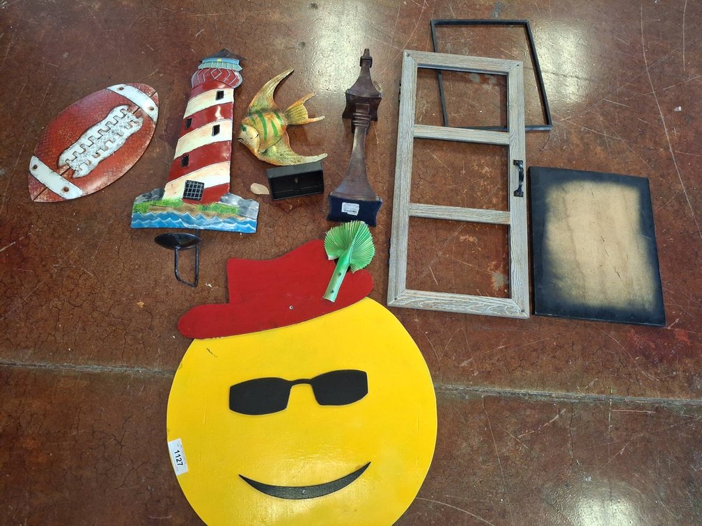 Wall Decor and Decorative Items Lot