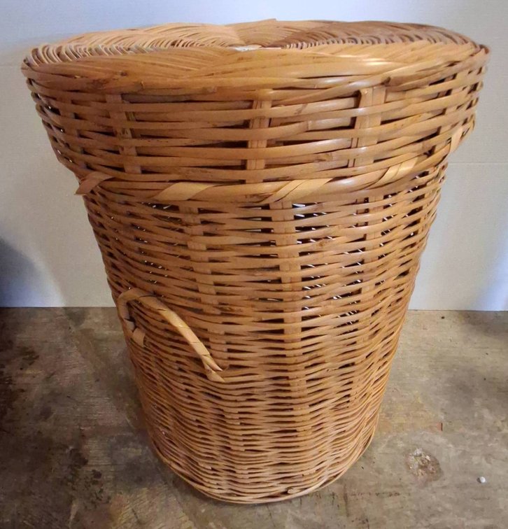 Woven Wicker Basket With Lid, 18x24 Inches