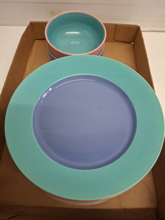 Lindr. Stymeist Japan Plates and Bowls Set