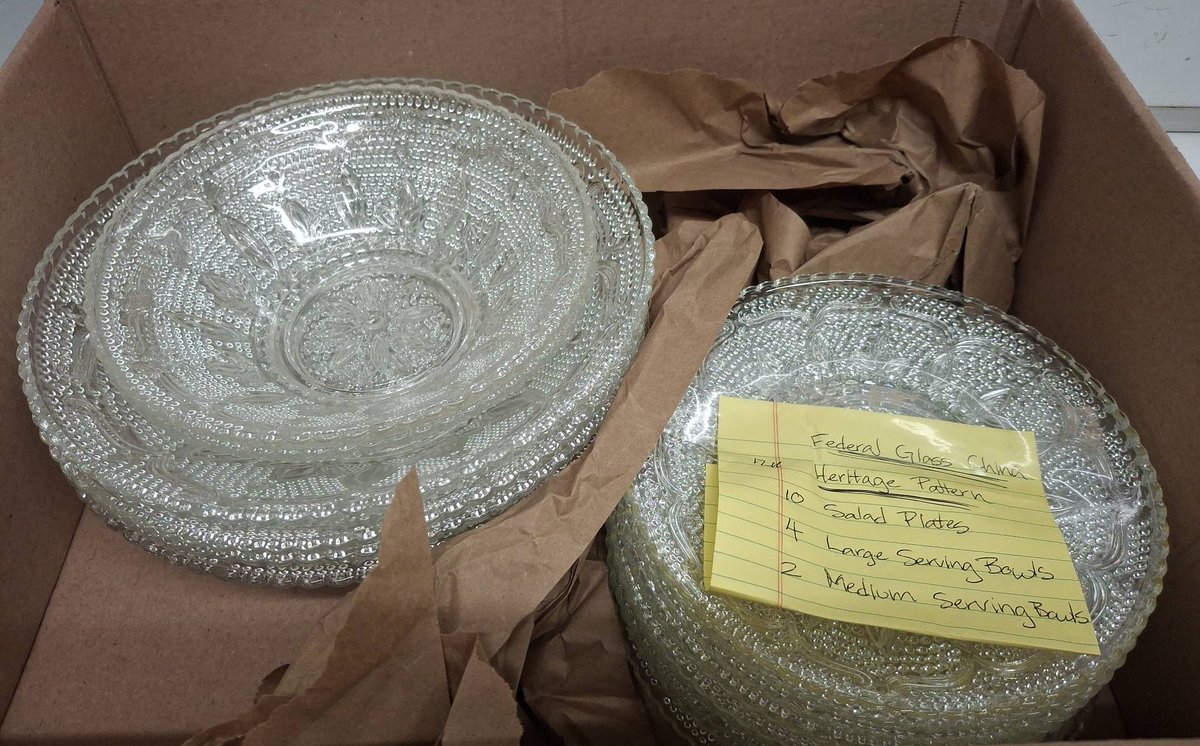 Federal Glass China Heritage Pattern Bowl Set