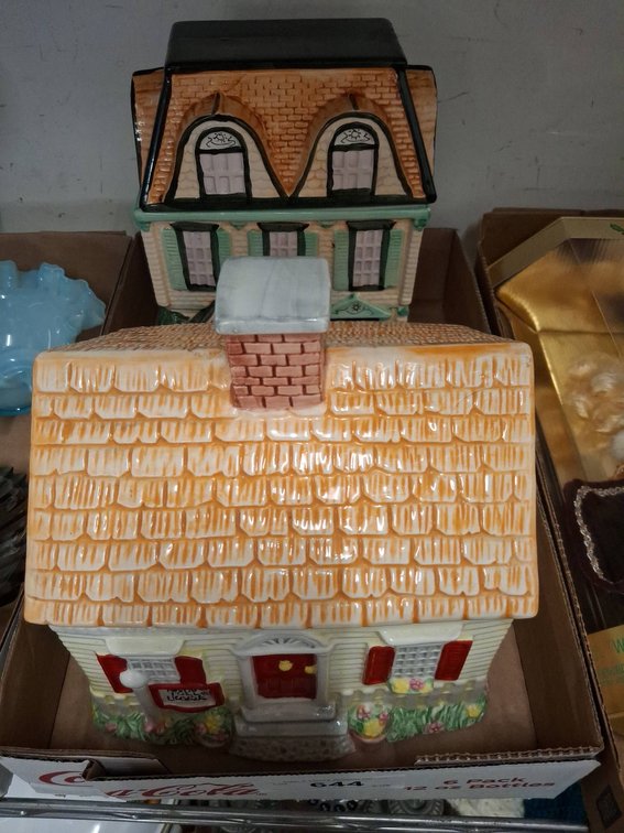 Nestle Toll House & Sherwood Cookie Jars Set