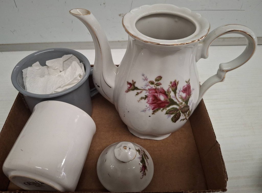 Gevalia Kaffe Teapot, Mugs & Camp Life Mug Lot