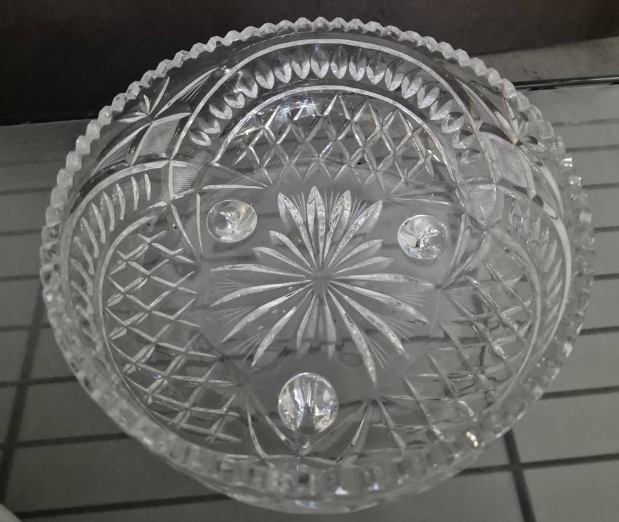 Cut Glass Crystal Bowl with Starburst Pattern