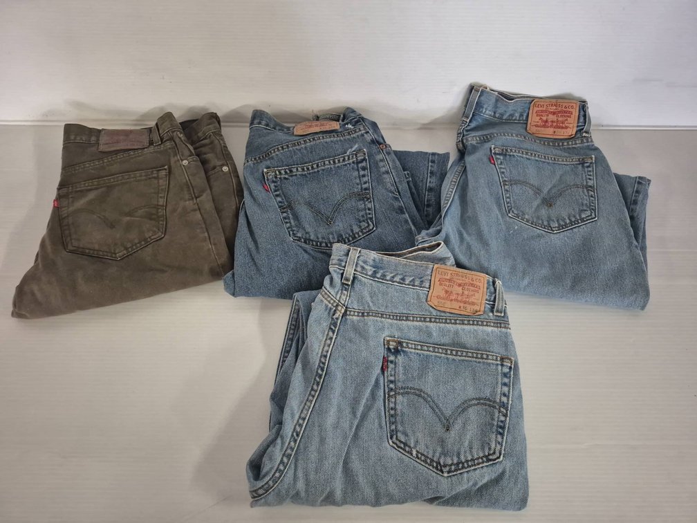 4 Levi's 550 Jeans 36x34 and 36x32 Assorted