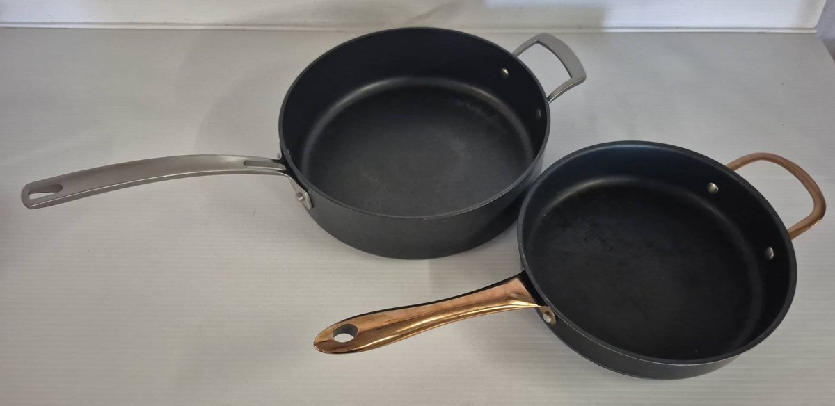 Kirkland 4.7L Pan & Unknown Black Pan Set