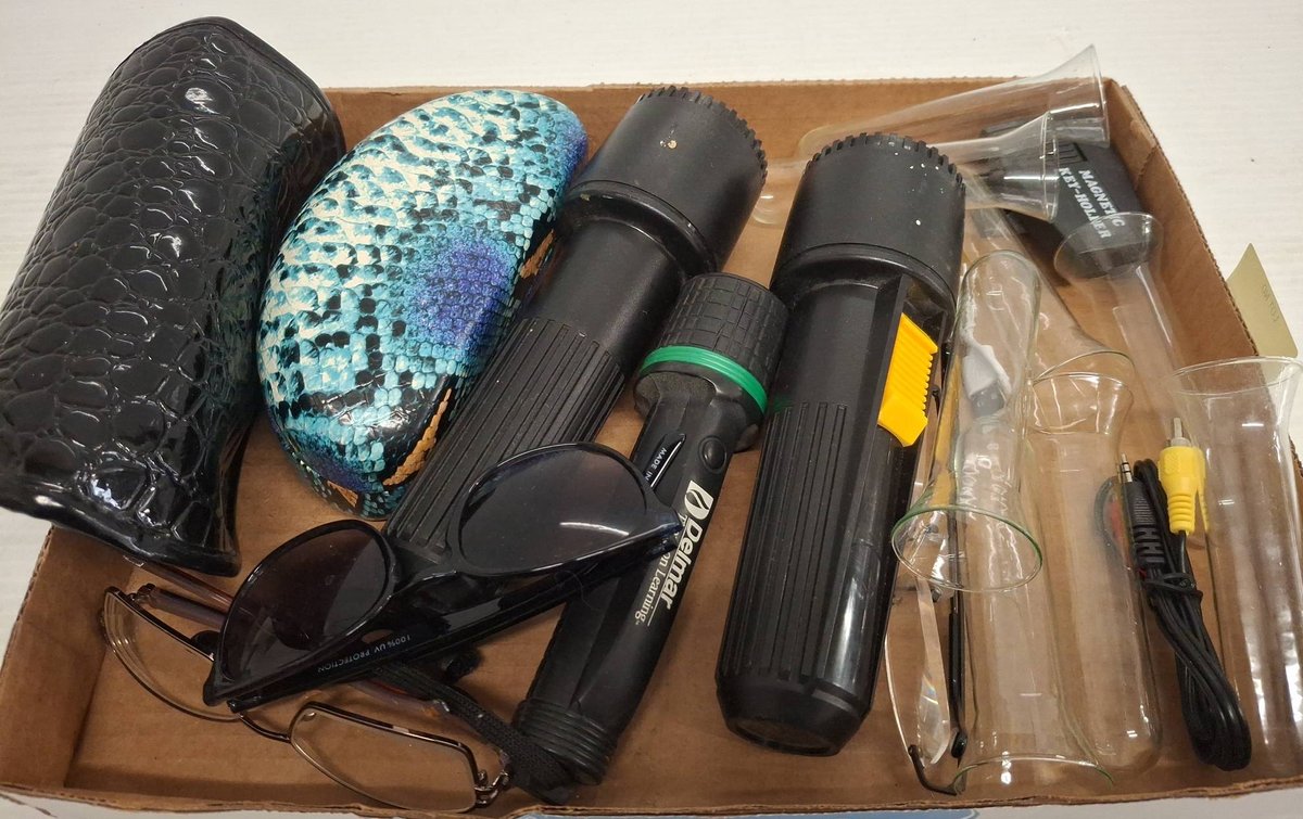 Lot: Flashlights, Eyeglasses, Cases