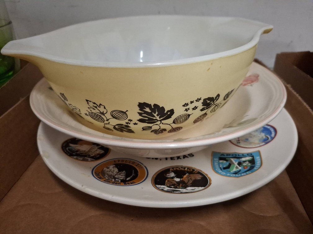 Pyrex Mixing Bowl, Gibson Bowl, Apollo Plate