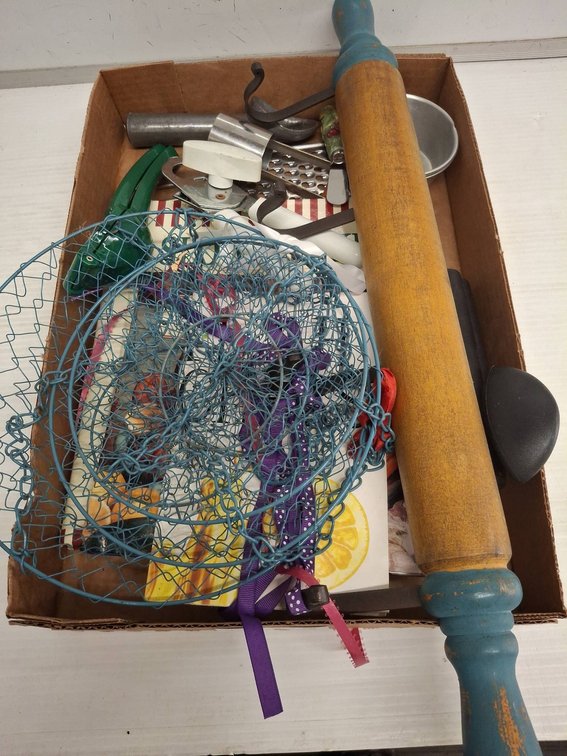 Box Lot: Kitchen Utensils, Cookbooks, Rolling Pin