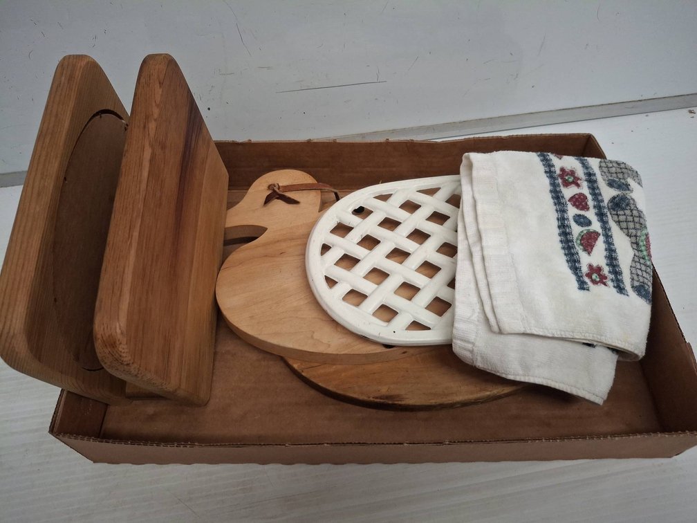 Wood Cutting Boards, Trivet, And Kitchen Towels