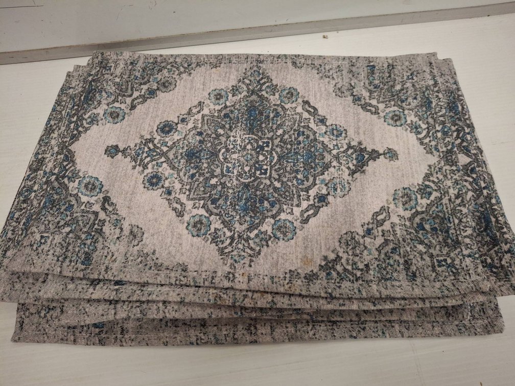 Patterned 18"×13" Place Mats