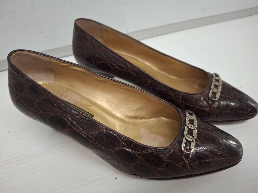 Gucci Brown Croc Embossed Leather Flats 36.5B