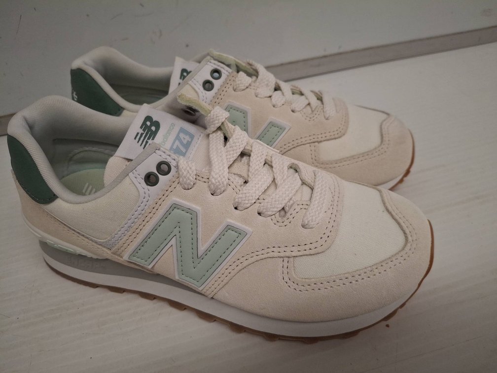 New Balance 574 Women's Cream Sage Green Sz 6