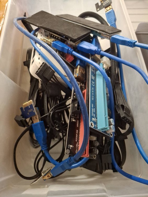 PCI-E Risers Cables & Adapters