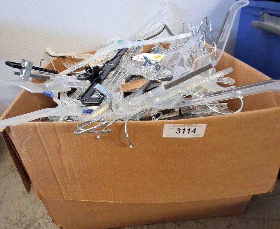 Plastic Clothes Hangers