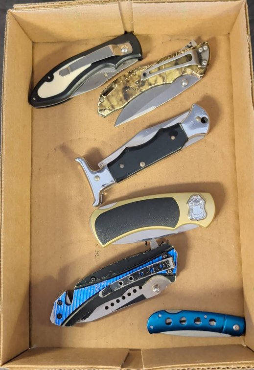 6 Assorted Folding Pocket Knives