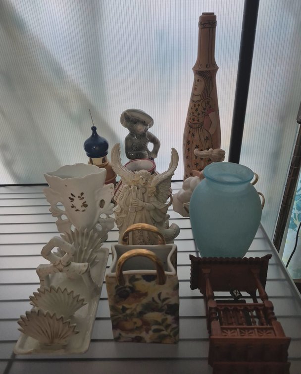 Decorative Figurines and Ceramics Lot