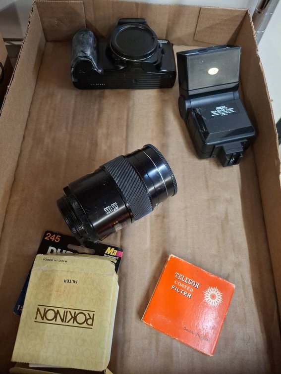 Minolta Maxxum 3000i Camera Bundle