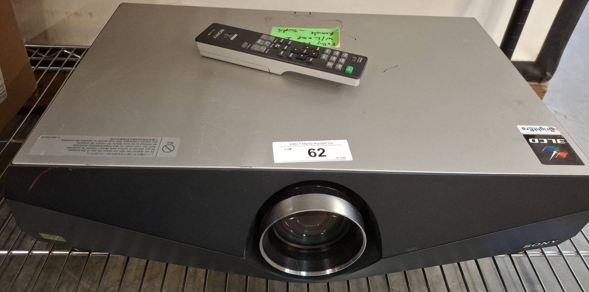 Sony VPL-FE40 Data Projector with Remote