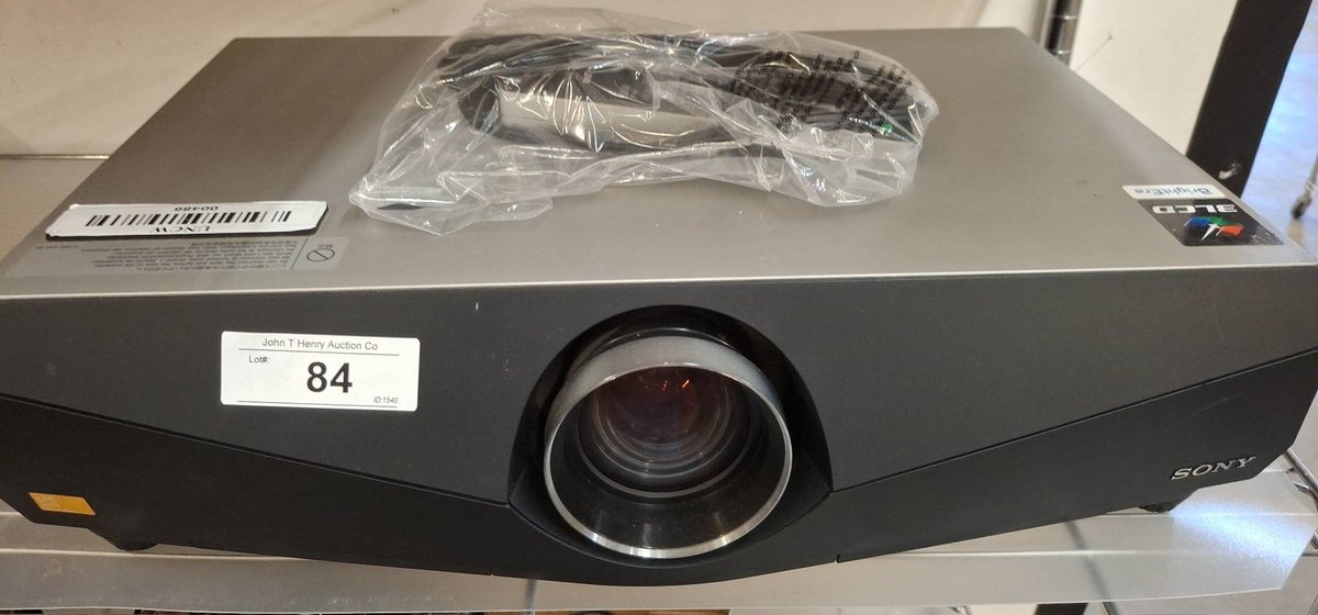 Sony VPL-FW41 Projector with Cables