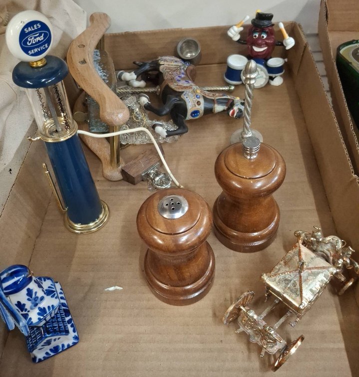 Collectibles and Decor Items Lot