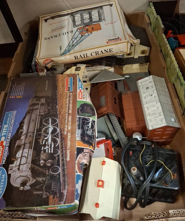 Model Train Parts Lot Rail Crane & Train Cars