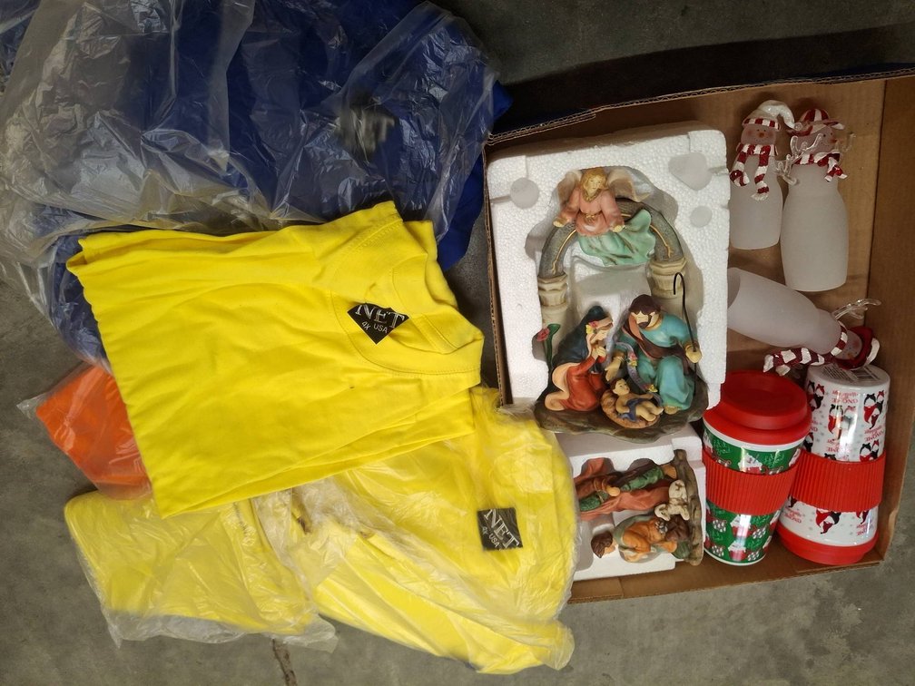 Holiday Decor And XL Yellow T-Shirts