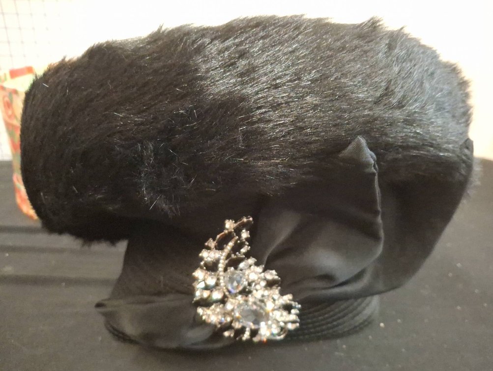 Ashro Faux Fur Trim Hat with Brooch and Box