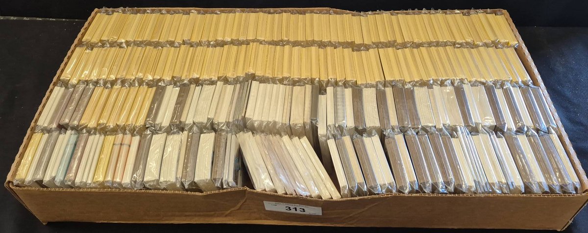 Large Assorted Baseball Trading Card Lot
