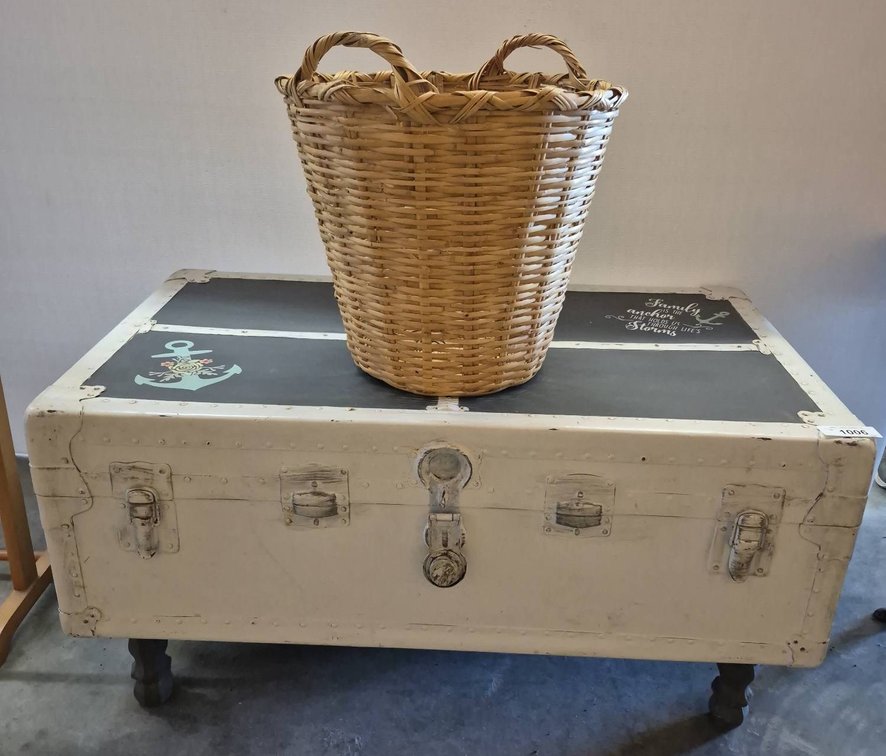 Wicker Basket With Trunk on Legs 40x22x20