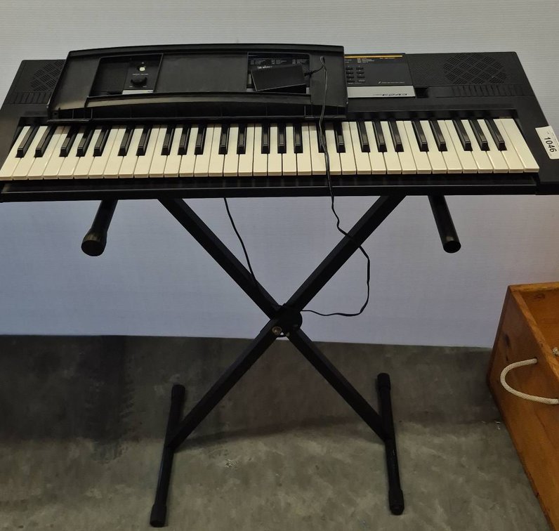Yamaha PSR-E243 Portable Keyboard w/ Stand