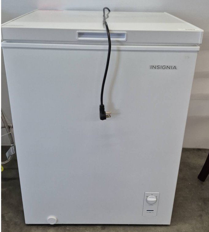 Insignia Chest Freezer 5 or 7 Cu. Ft. Working