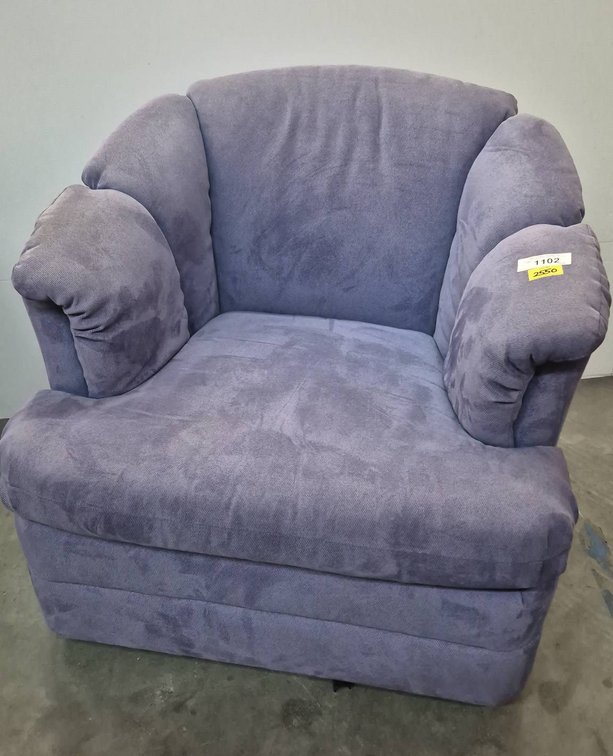 Broyhill Dynasty Midnight Blue Swivel Chair