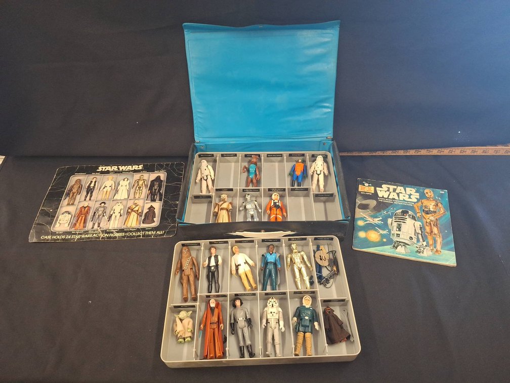 Star Wars Kenner Figures w/ Cases & Booklet