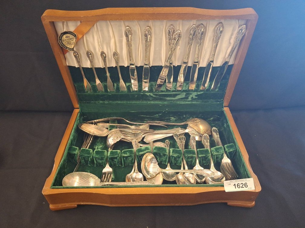 1881 Rogers Oneida Ltd Enchantment Flatware Set