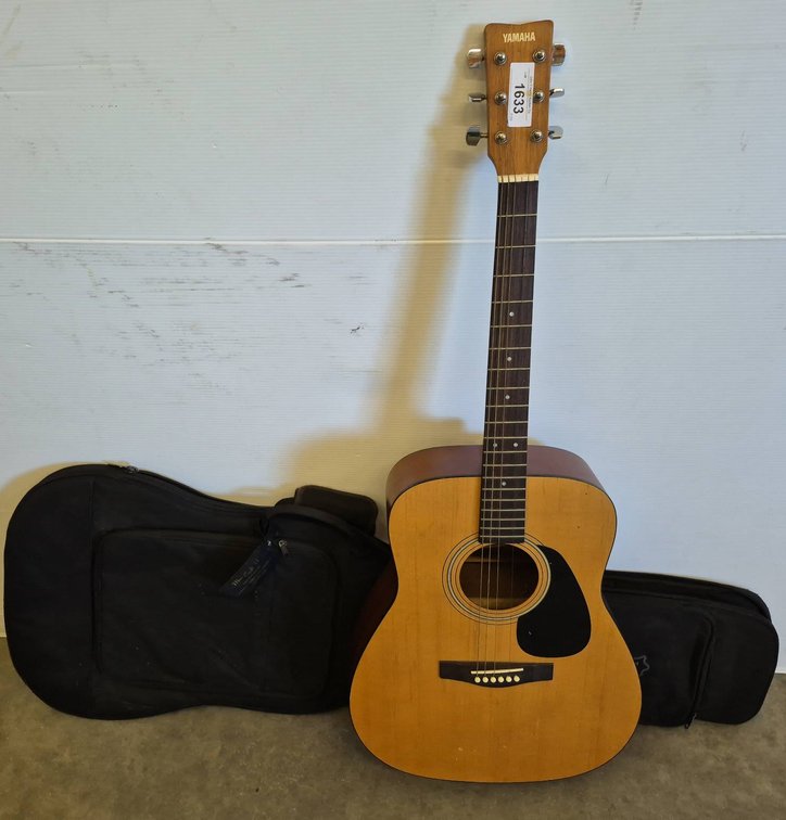Yamaha F-35P Acoustic Guitar With Case