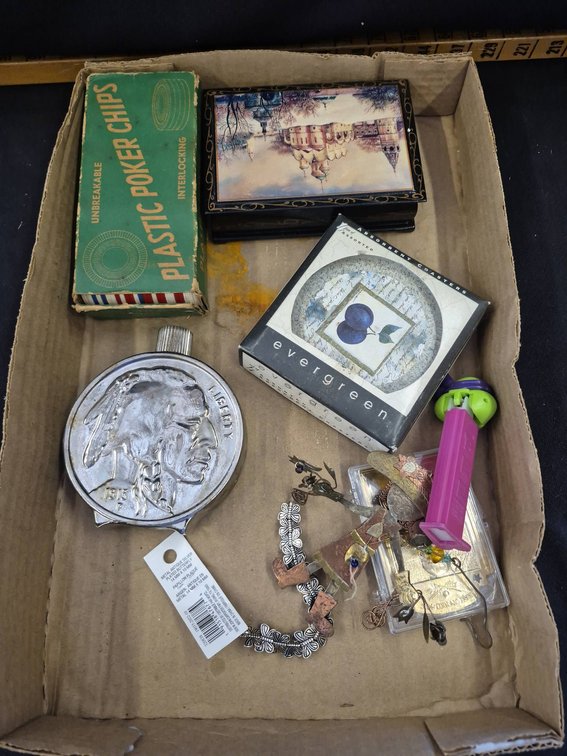 Collectibles incl. Poker Chips, Pez