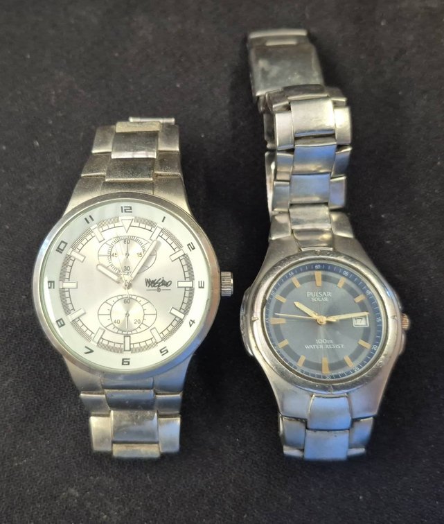 2 Metal Wristwatches: K&Q, Pulsar
