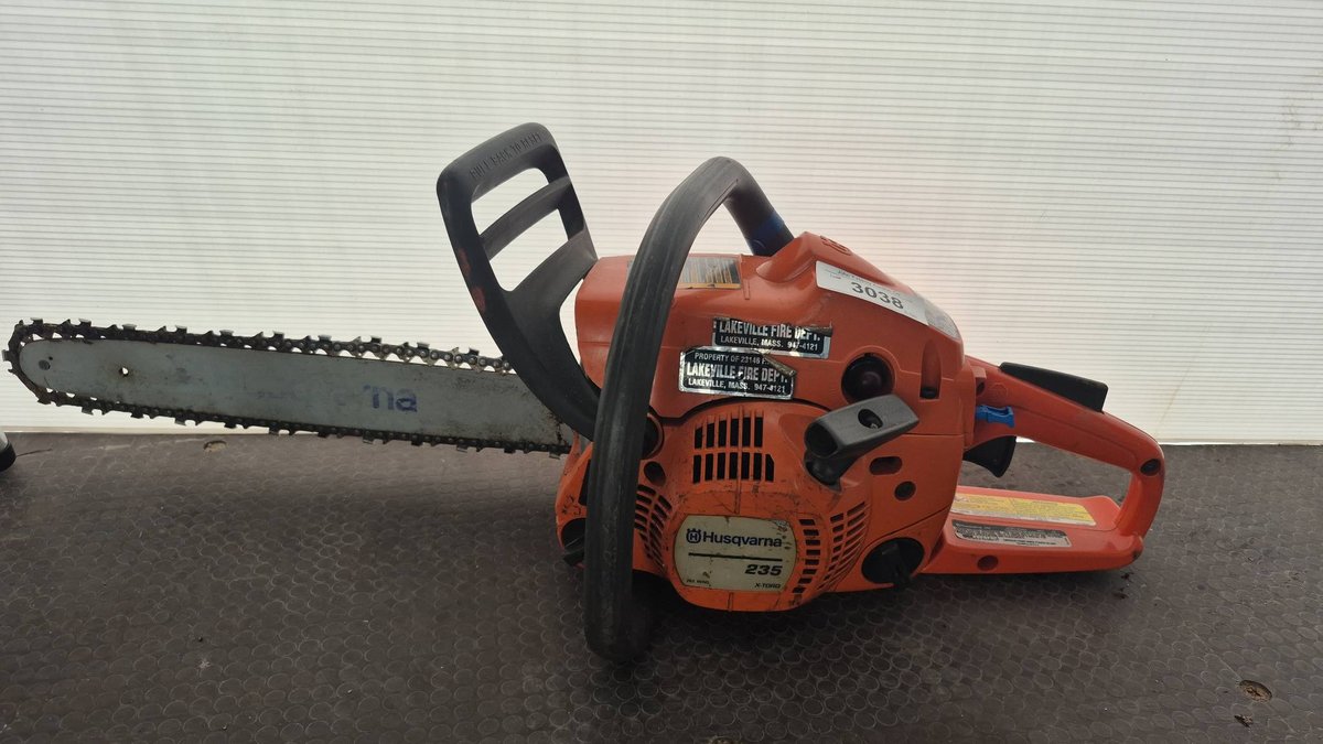 Husqvarna 235 Gas Chainsaw 16" Bar