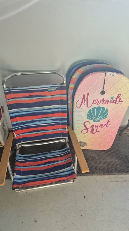 Beach Chair & 4 Boogie Boards Mixed Lot