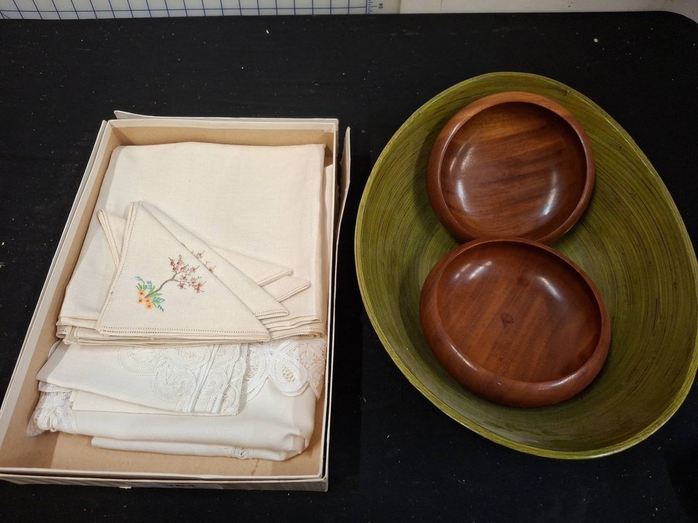 Greater Good Bowl Set & Embroidered Linens