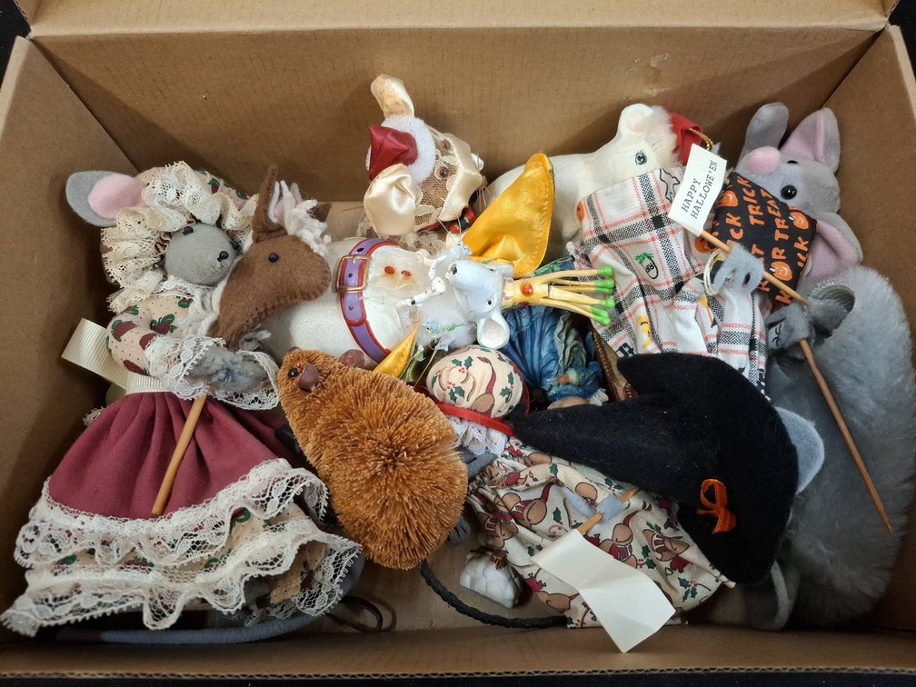 Decorative Mouse Figurines and Plushes