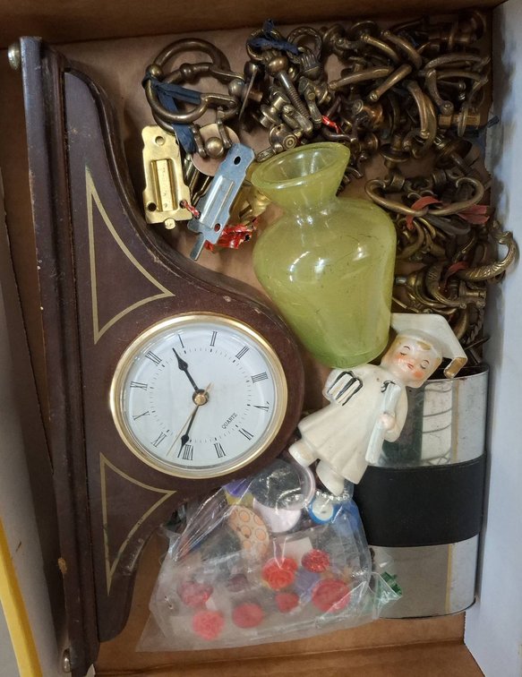 Box Lot Clock, Hardware, Figurine, Tools