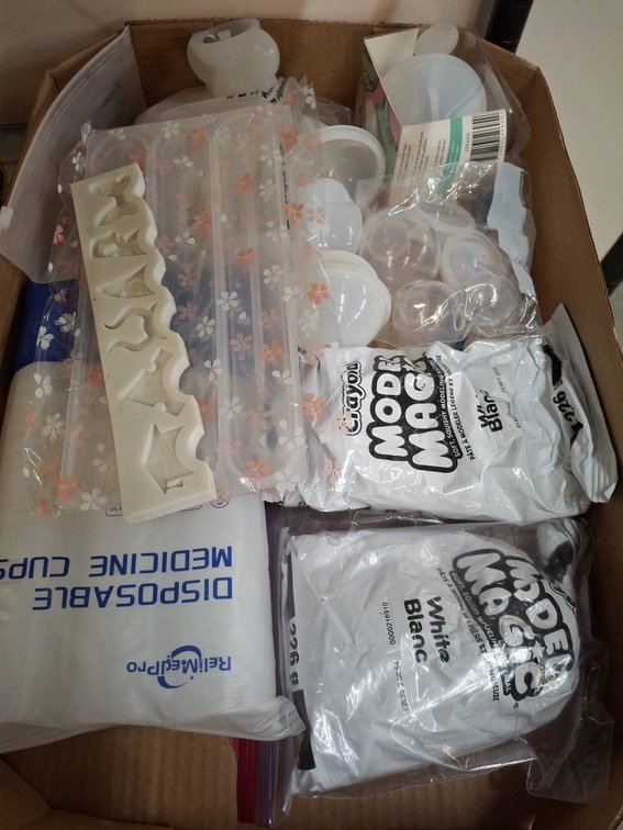 Crayola Model Magic & Disposable Cups Lot