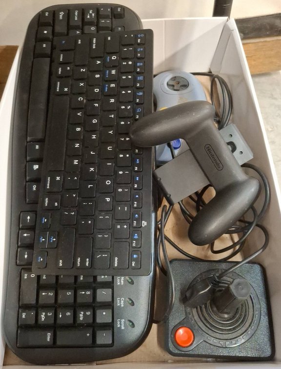 Electronics: Keyboard & Game Controllers