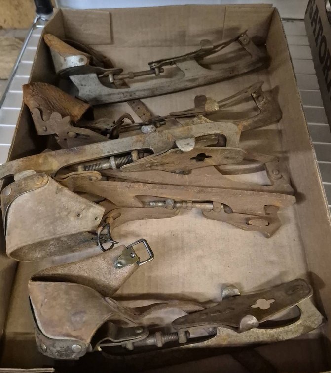 Antique Metal Ice Skates