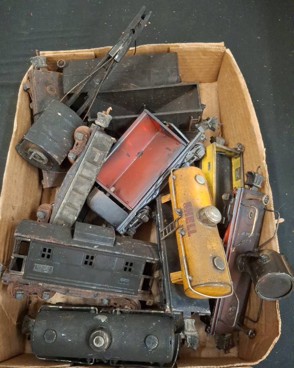 Lionel O Gauge Train Cars and Accessories Lot