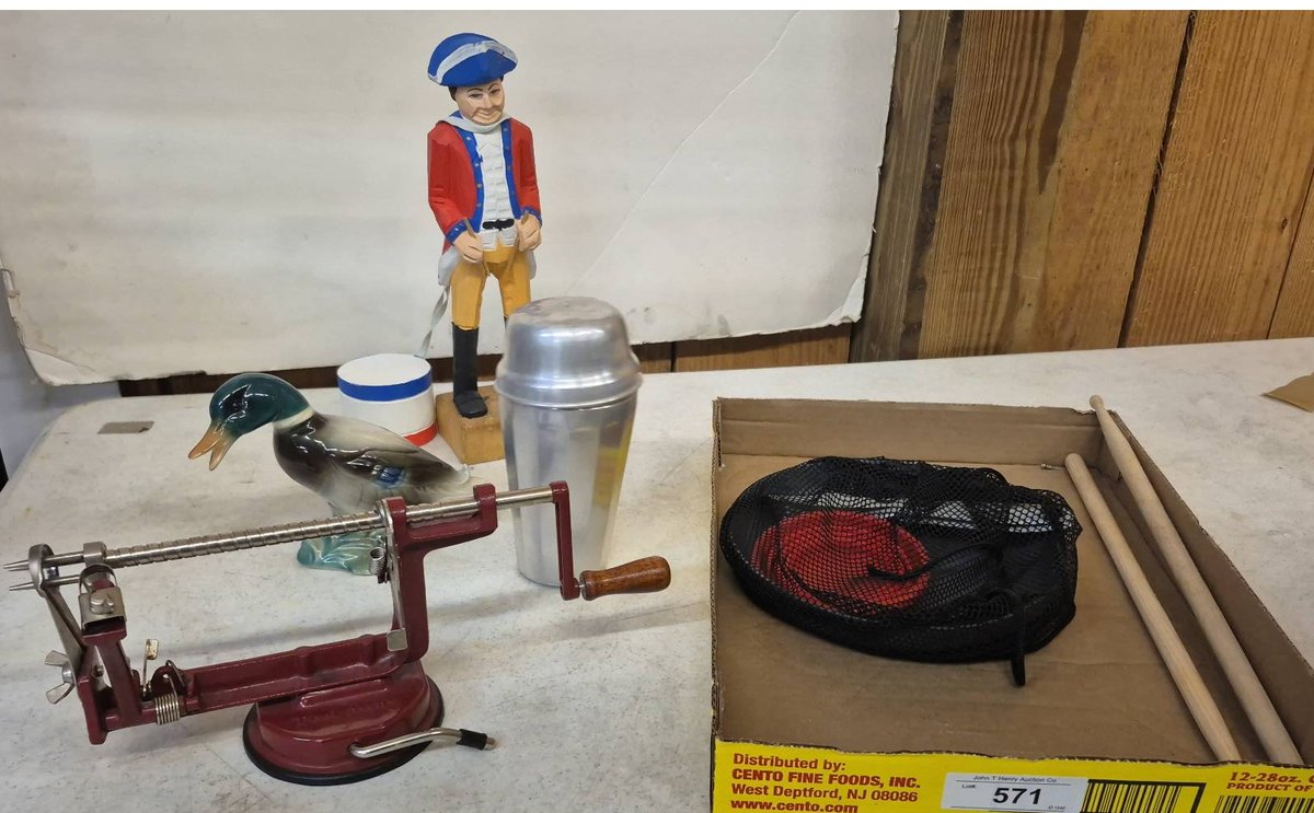 Lot: Apple Peeler, Figurines, Drink Set