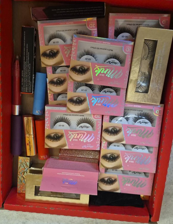 Cosmetics and Eyelashes