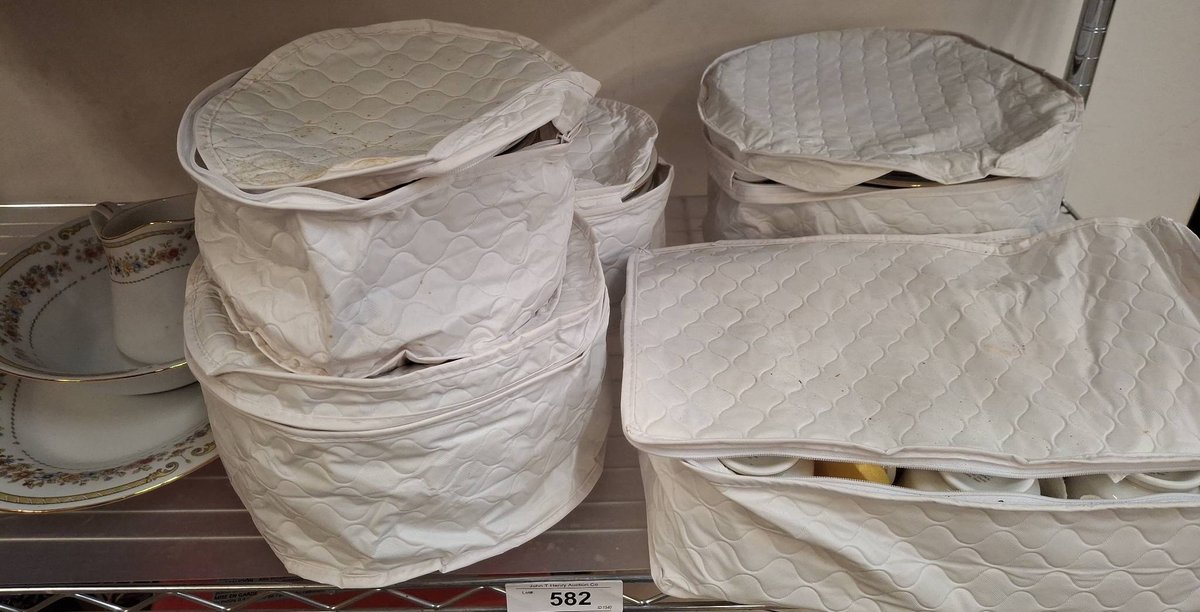 LLing Fine China Yung Shen Dinnerware Set